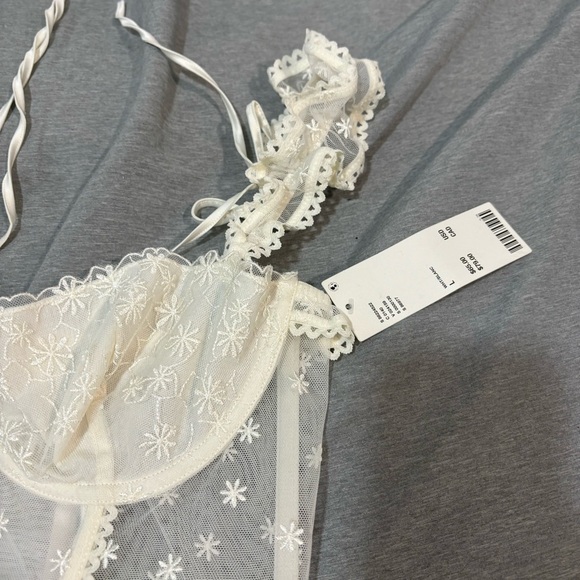 Urban Outfitters Floral Lace Ruffle Corset - Picture 3 of 3